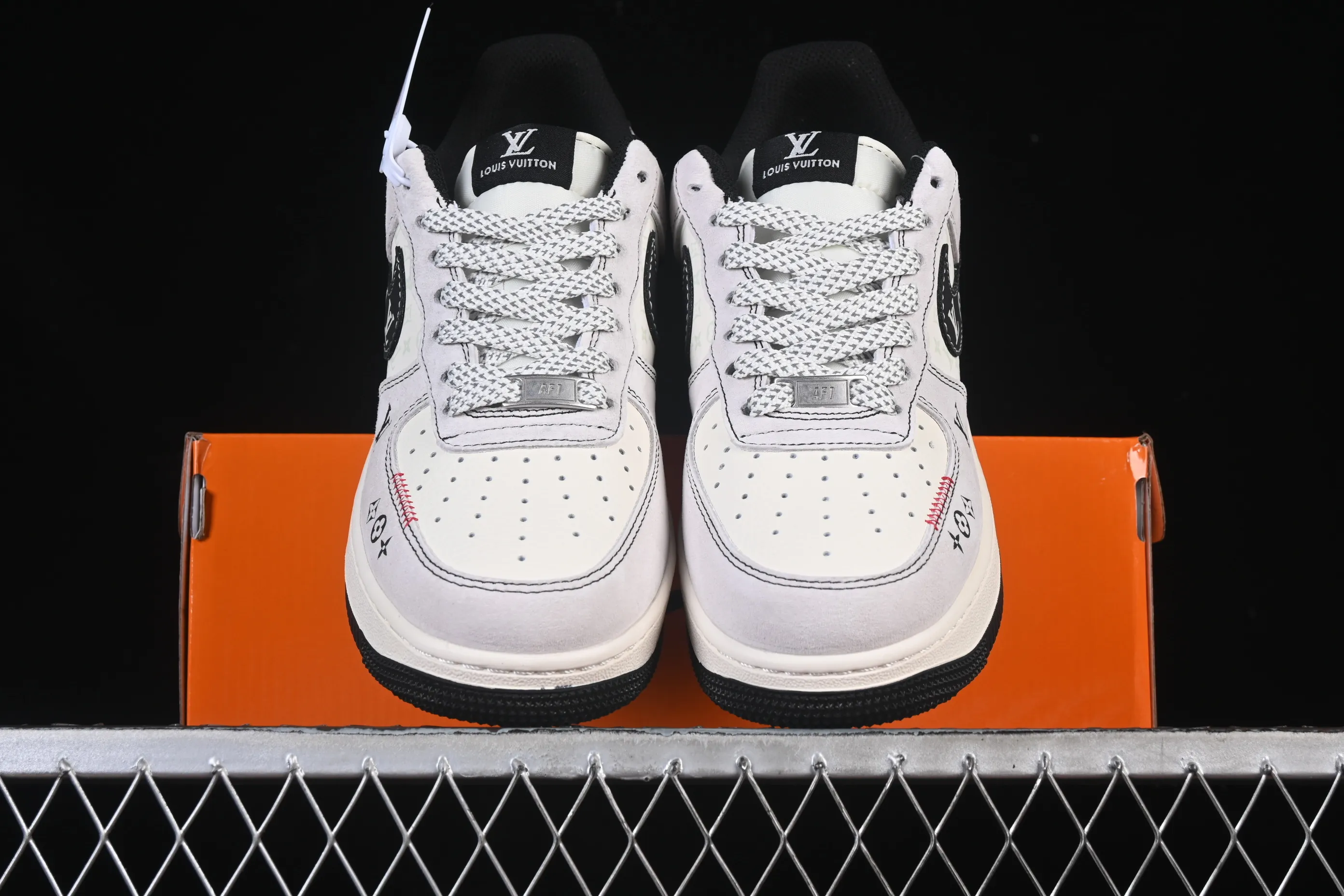 All categories Nk Air Force 1 Air Force series Nk Air Force 1 Low Air Force low-top Nike Air Force 1'07 Low LV joint black hook woven label Air Force 1 low-top casual sneakers CX5050-Y23